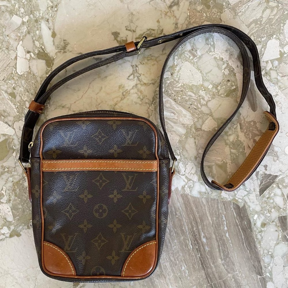 Authentic vintage Louis Vuitton monogram Danube crossbody bag.